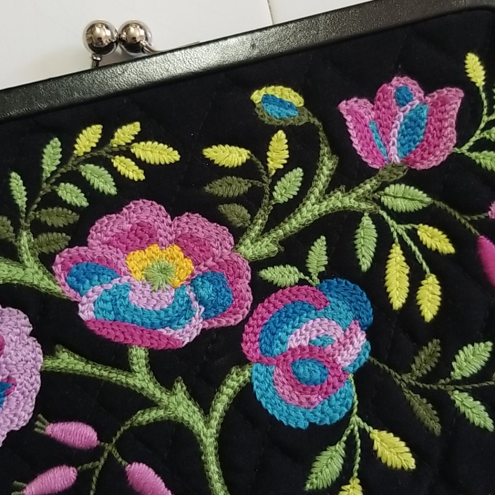 Vera Bradley Veronique Embroidered Kisslock clutch - Picture 2 of 7